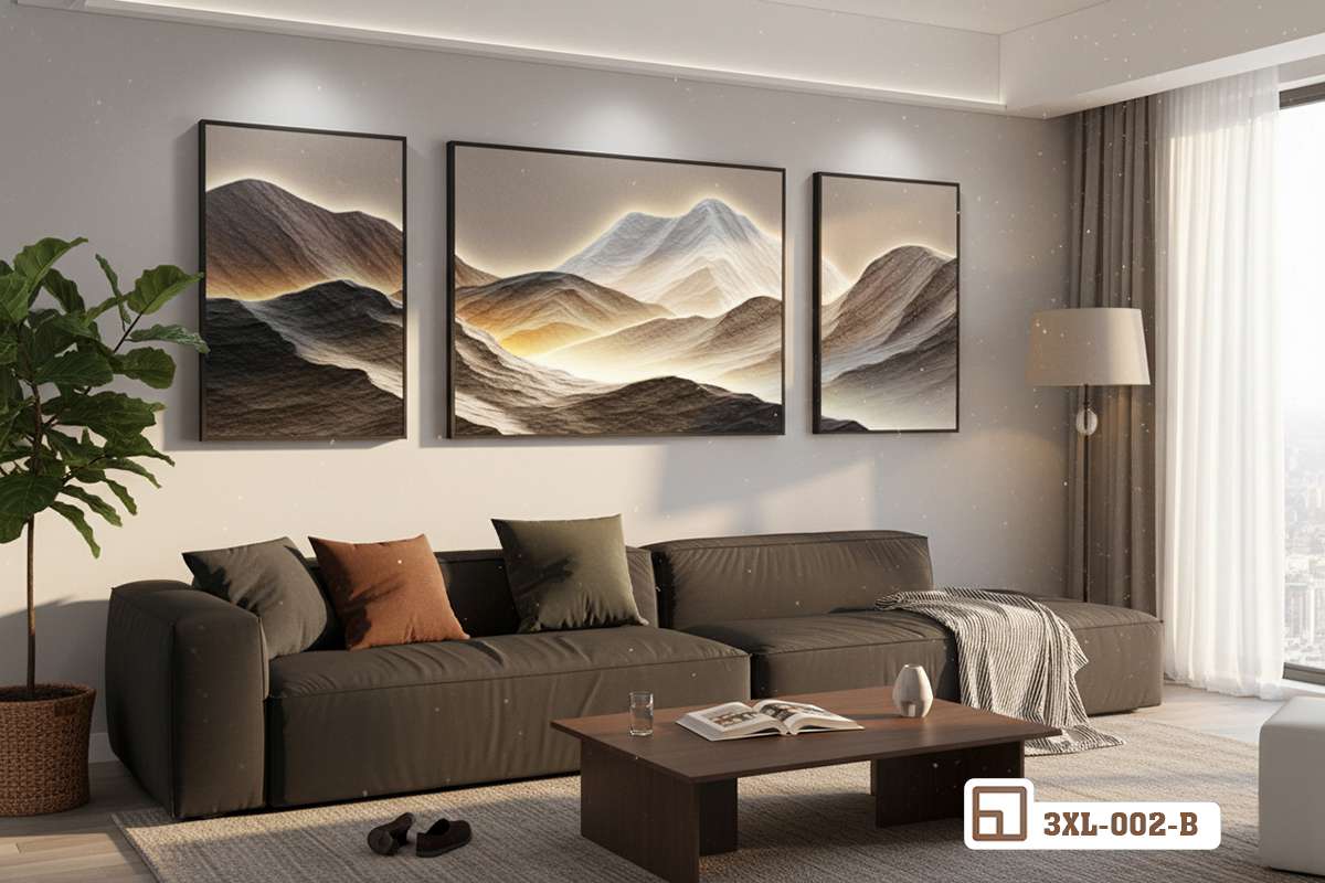 tranh phong cảnh núi non treo tường phòng khách ghế sofa xám Bức tranh phong cảnh núi non hùng vĩ treo trên mảng tường sơn xám phía sau bộ ghế sofa dài hiện đại