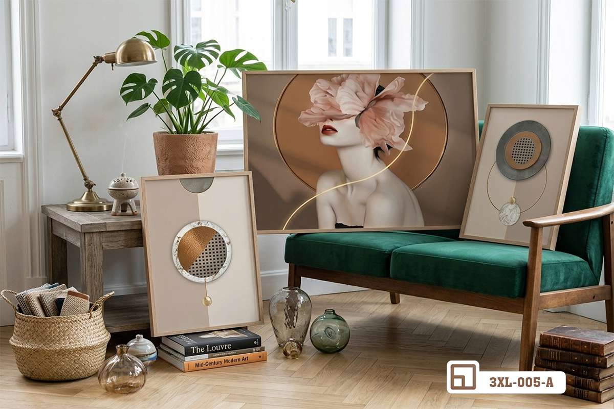 tranh chân dung cô gái đặt trên bàn gỗ cùng ghế sofa Chi tiết tranh nghệ thuật chân dung trang trí trên mặt bàn
