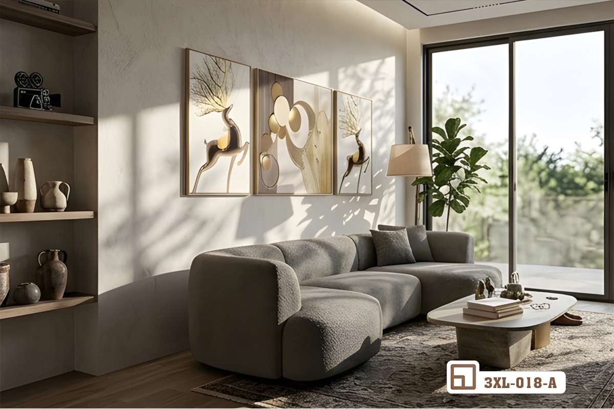 Tranh hươu vàng nghệ thuật treo sau ghế sofa xám gần kệ sách trang trí Mảng tường phòng khách hiện đại nổi bật nhờ bộ tranh hươu vàng nghệ thuật treo tường