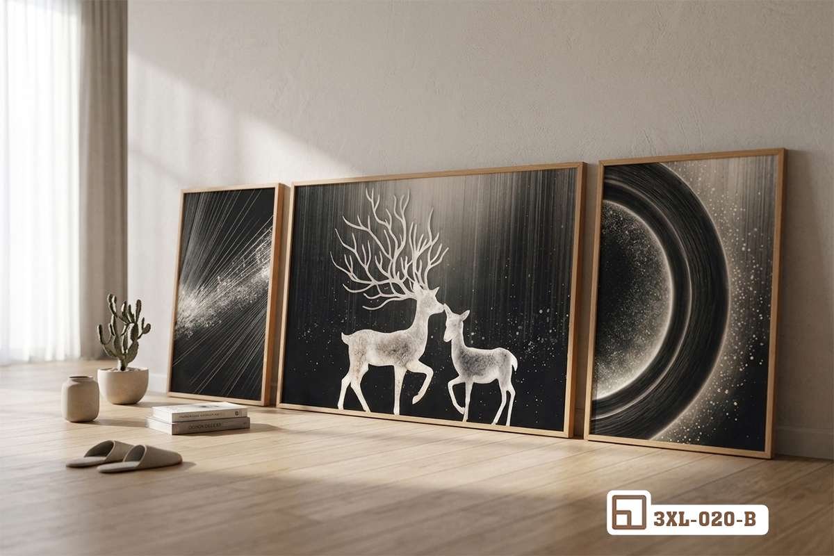tranh hươu bắc âu nghệ thuật đen trắng đặt sàn phòng khách Bức tranh hươu bắc âu nghệ thuật đen trắng được đặt dựng tự nhiên sát mặt sàn gỗ trong phòng khách sang trọng