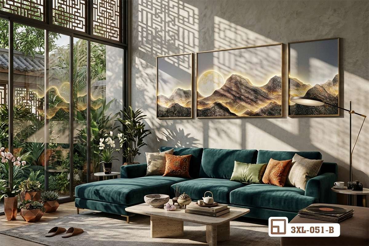 bộ tranh phong cảnh núi non kết hợp sofa xanh và cây xanh Bộ tranh phong cảnh núi non treo tường phòng khách hiện đại kết hợp bộ sofa màu xanh và chậu cây xanh mát mắt