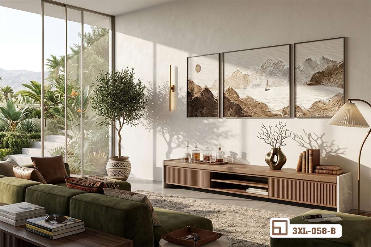 tranh phong cảnh núi non treo tường phía trên ghế sofa màu sáng hiện đại Bộ tranh phong cảnh núi non khổ lớn treo ngay ngắn trên mảng tường sáng phía sau bộ sofa êm ái