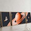 Tranh phi hành gia vũ trụ - Khám phá dải ngân hà kỳ bí ngay trong phòng khách 3XL 091 A m1 tranh phi hanh gia vu tru tua san phong cach hien dai xuongtranhcanvas