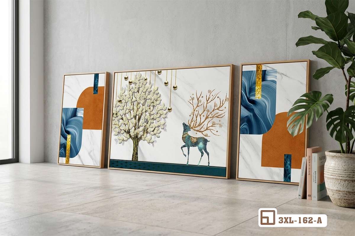 bộ tranh hươu vàng tài lộc đặt tựa sàn gỗ sáng màu trong phòng khách sáng Cận cảnh bộ tranh hươu vàng tài lộc tựa gọn gàng trên sàn gỗ sáng trong phòng khách ngập tràn ánh nắng