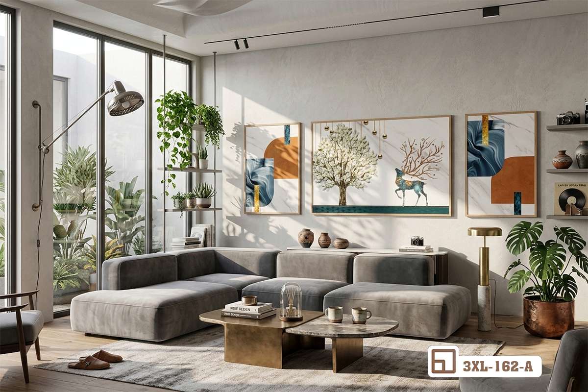 bộ tranh hươu vàng tài lộc treo trang trọng trên mảng tường phòng khách hiện đại Góc nhìn toàn cảnh bộ tranh hươu vàng tài lộc treo tinh tế trên tường phòng khách bên bộ sofa rộng