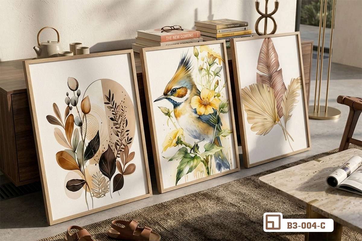 tranh chim và hoa lá tựa sàn gỗ cạnh thảm lông phòng khách sáng Bức tranh chim và hoa lá canvas đặt tựa trên sàn gỗ cạnh thảm lông trong phòng khách hiện đại ngập tràn ánh sáng