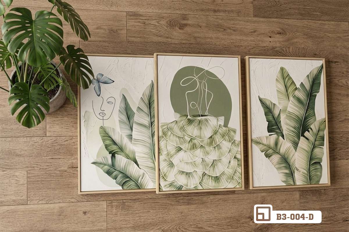 tranh lá chuối xanh mát kết hợp tường ốp gỗ ấm áp Tác phẩm tranh lá chuối xanh mát treo nổi bật trên bức tường ốp gỗ tự nhiên ấm cúng và hiện đại