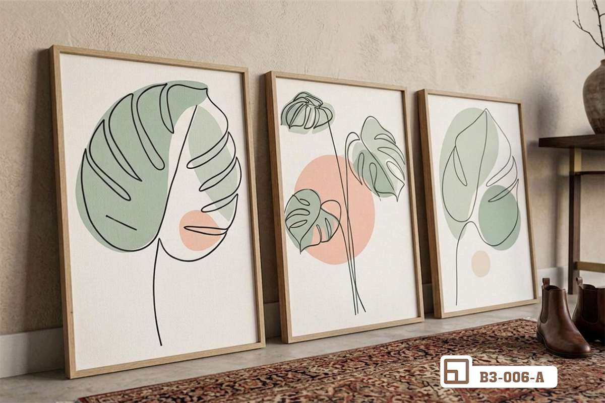 tranh lá monstera nghệ thuật tựa sàn nhà trên thảm lông phòng khách hiện đại Bức tranh lá monstera nghệ thuật đặt tựa trên thảm lông mềm mại trong không gian phòng khách hiện đại
