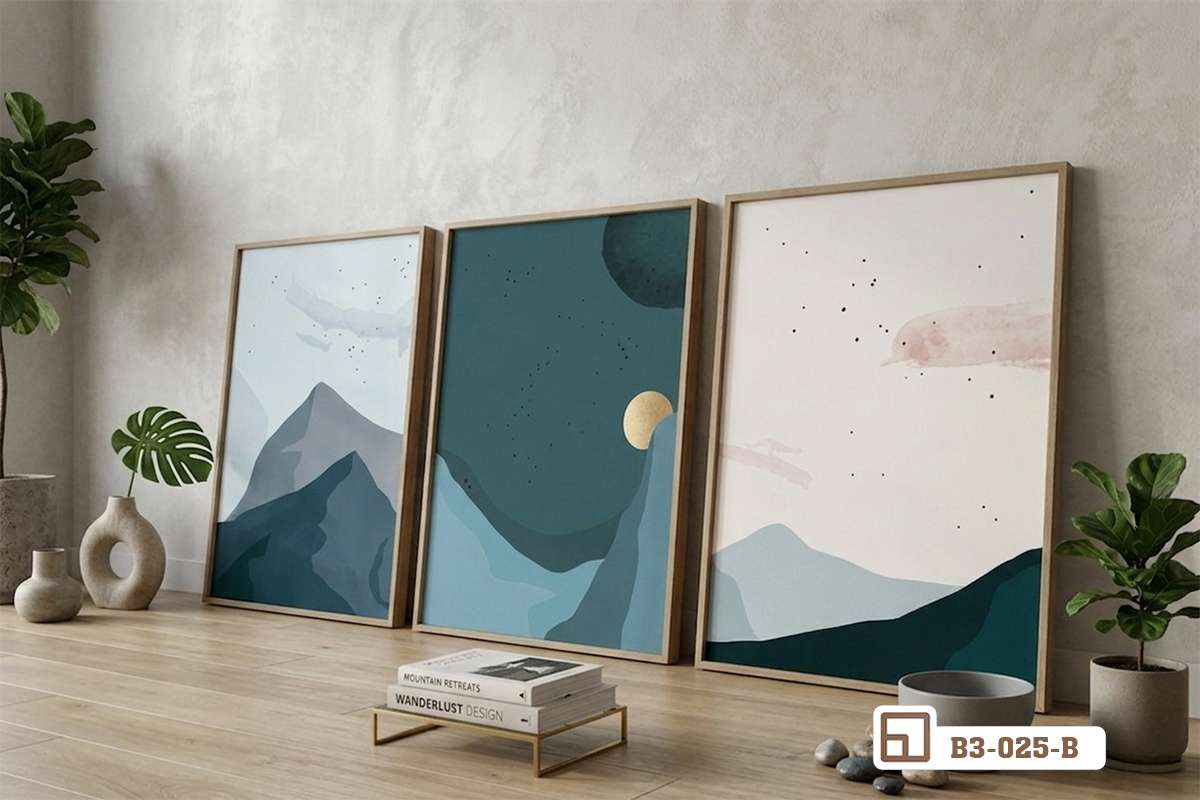 bộ ba tranh phong cảnh tối giản tựa sàn góc rộng tinh tế Bộ ba tranh phong cảnh tối giản tựa sát tường gỗ trong góc phòng rộng ngập tràn ánh sáng tự nhiên