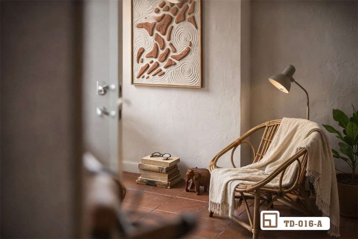 tranh nghệ thuật wabi sabi góc đọc sách đèn sàn ấm áp Góc đọc sách thư giãn tĩnh lặng với tranh nghệ thuật wabi sabi kết hợp đèn sàn ánh sáng vàng ấm áp