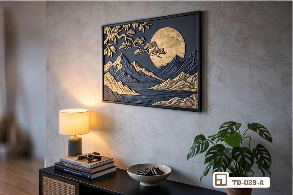 tranh sơn thủy dát vàng phối cảnh góc tường trang trí chậu cây xanh mát Góc trang trí tinh tế với chậu cây xanh tươi mát bên dưới bức tranh sơn thủy dát vàng treo tường phòng khách